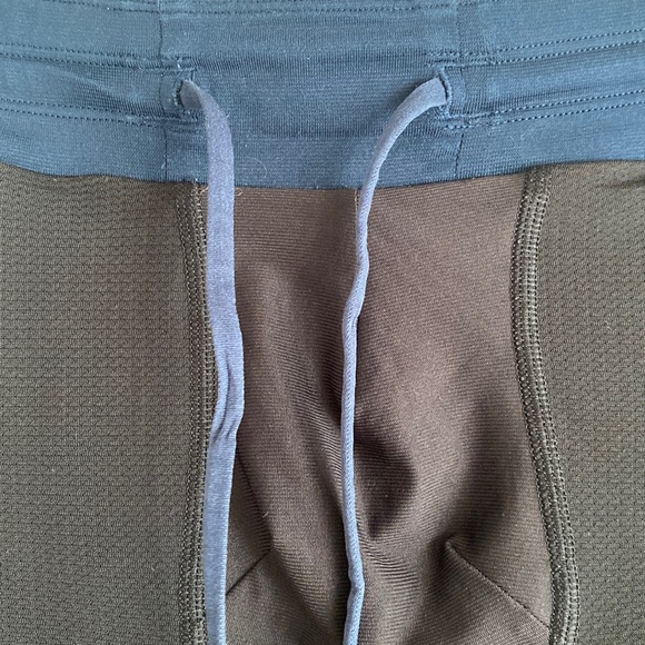 Lululemon T.H.E. Short 9" size s men’s 
Heathered  Iron Blue True Navy shorts - Picture 14 of 15